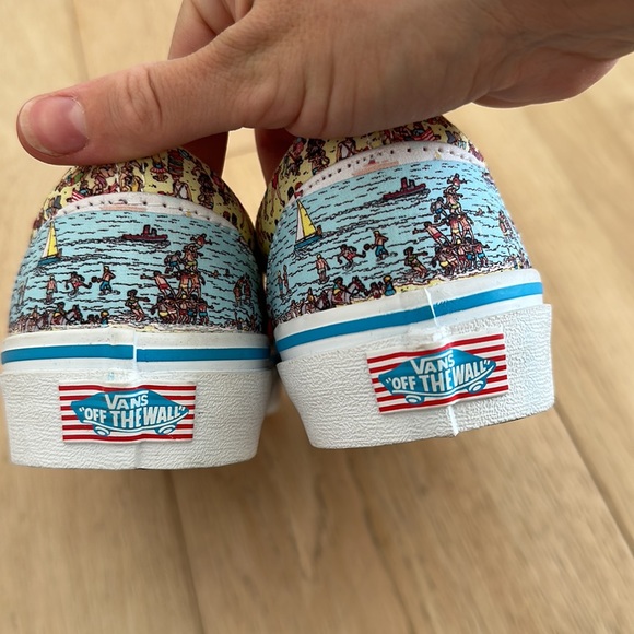 VANS where’s Waldo slip ons size 3.5 - Picture 2 of 4